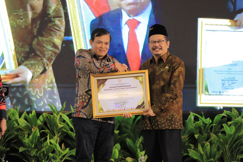 Pemerintah Kabupaten Pasuruan Raih Penghargaan Anubhawa Sasana Desa/Kelurahan 2024