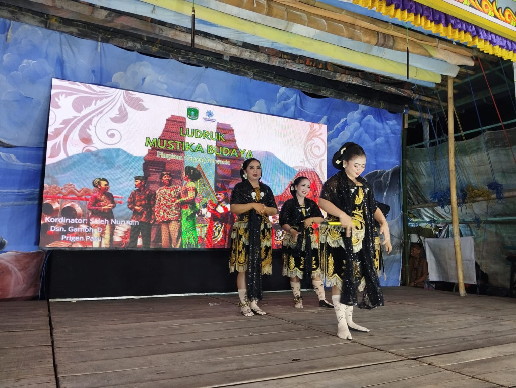 Pertura Ludruk di Kecamatan Prigen