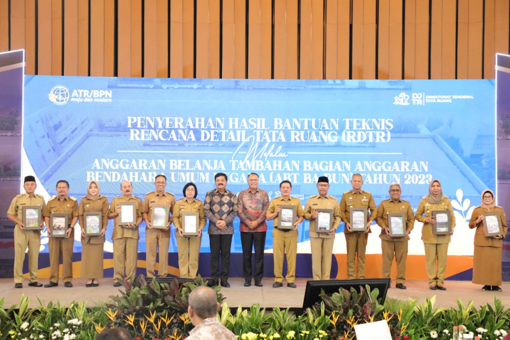 Terima Bantuan 3 Paket dari Kementerian ATR