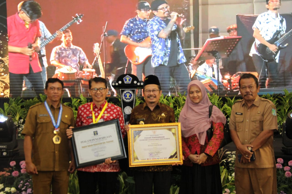 Pemerintah Kabupaten Pasuruan Raih Penghargaan Anubhawa Sasana Desa/Kelurahan 2024