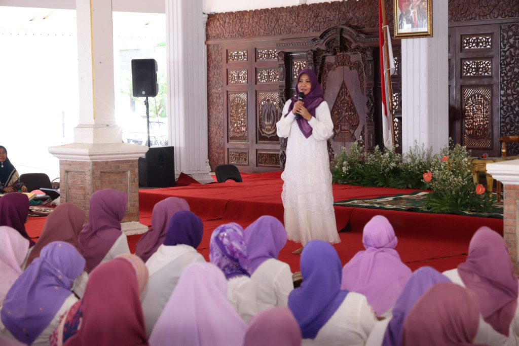 Pengajian PKK-DWP di Pendopo Kabupaten Pasuruan