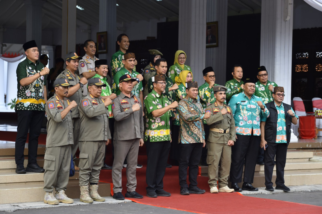 Apel Kirab Pataka Jer Basuki Mawa Beya HUT Jatim ke-79