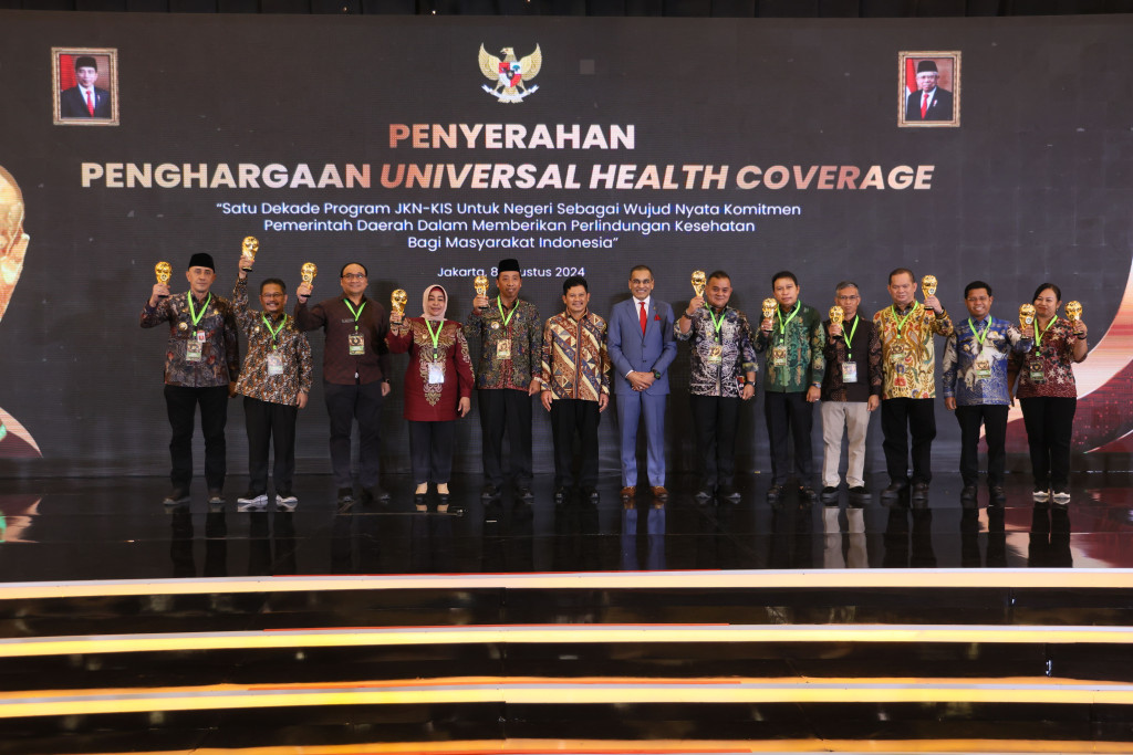 Pemerintah Kabupaten Pasuruan Raih Penghargaan UHC dari Wakil Presiden RI