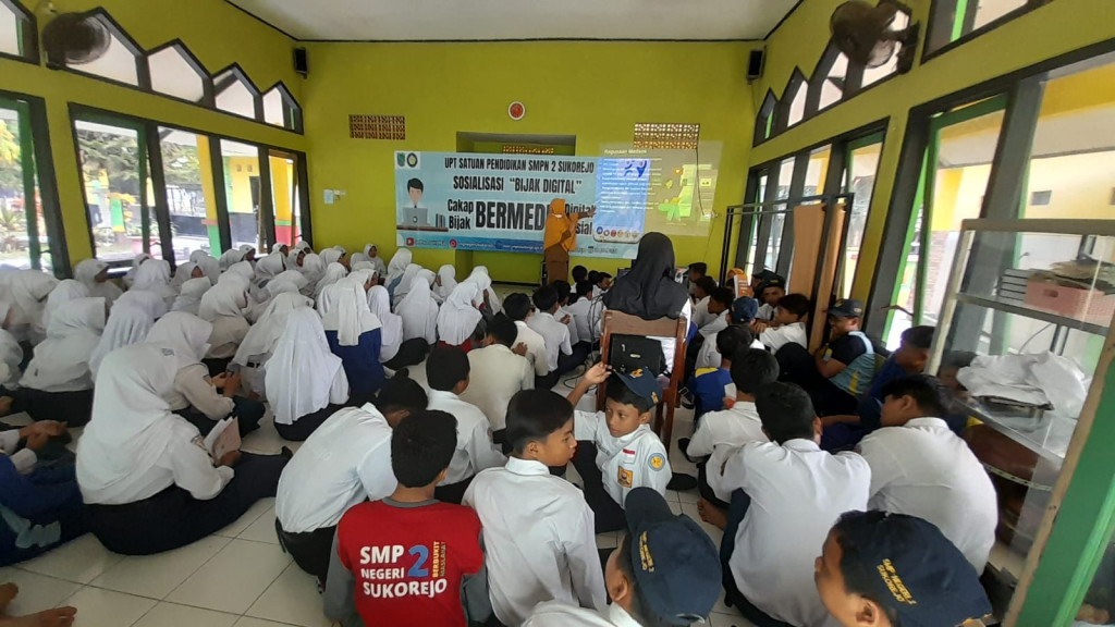 Sosialisasi Bijak Digital di SMPN 2 Sukorejo
