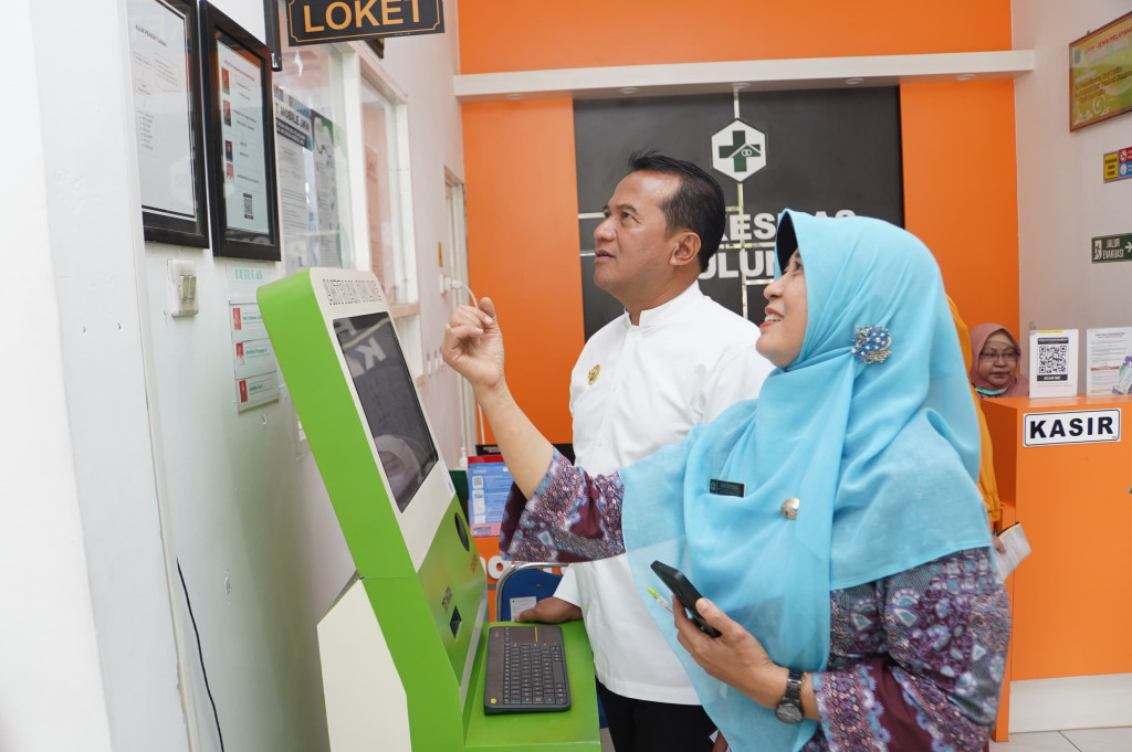 Kunjungan Pj Bupati Nurkholis ke Puskesmas Kepulungan Kecamatan Gempol