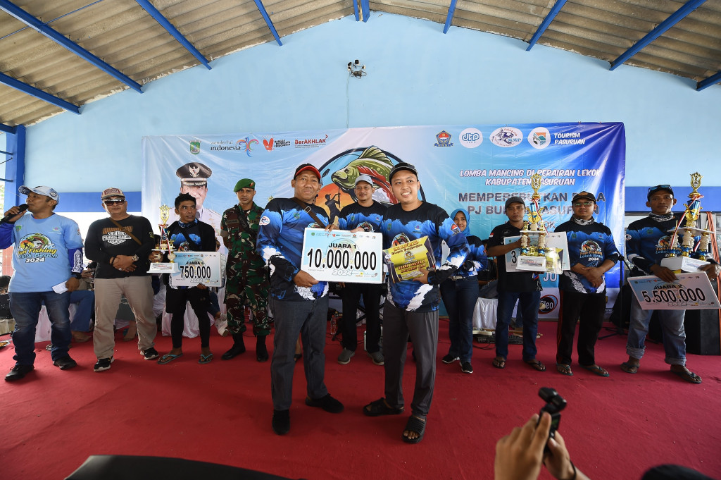 Lomba Memancing di Perairan Lekok